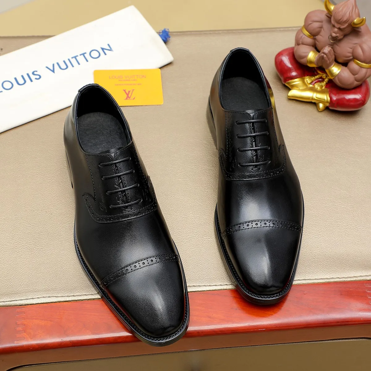 Men's shoes 💰600 💰 Louis Vuitton LV ® Autumn and Winter 🆕 models 🔛Full shoe counter First layer cowhide, 🐂Leather lined casual shoes for men, super soft outsole, a must-have for driving. Counter synchronization Original first layer cowhide Completely 1:1 mold customization 🌹Top version, color optional! Number: 38-45 (37.46. Customized)